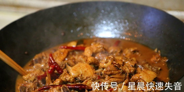 汤汁|面片鸡的做法，软糯粘牙，能当主食，又能当配菜，汤汁拌饭香！