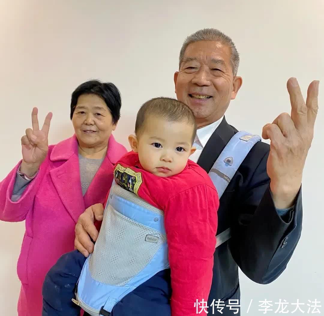 天赐|山东67岁老妇怀孕,儿女表示要断绝关系,2年后,老妇带娃直播