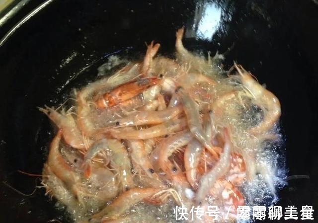 脆度|红烧大虾时,记住“1撒2炸”,保证虾肉的脆度和鲜度,好吃不腻!