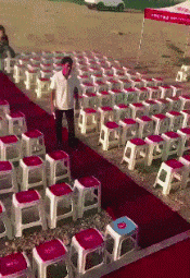 |搞笑GIF:看有些表演,需要做好安全防范