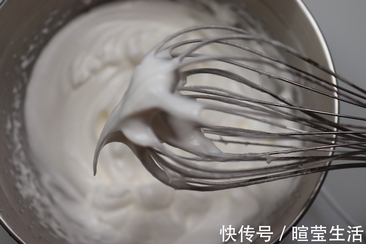 戚风蛋糕|自制酸奶蛋糕,松软香甜,比戚风蛋糕还要好吃,做法很简单