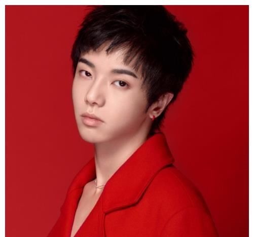 作为“天娱一哥”的他,一人养活两家公司,他被龙丹妮捧在手心,他是谁?