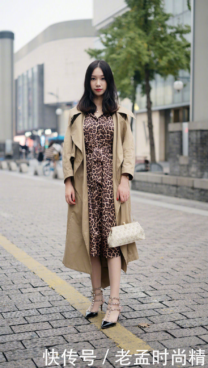 街拍: 不同穿搭更加突出自己的气质和身材, 时尚感明显提升