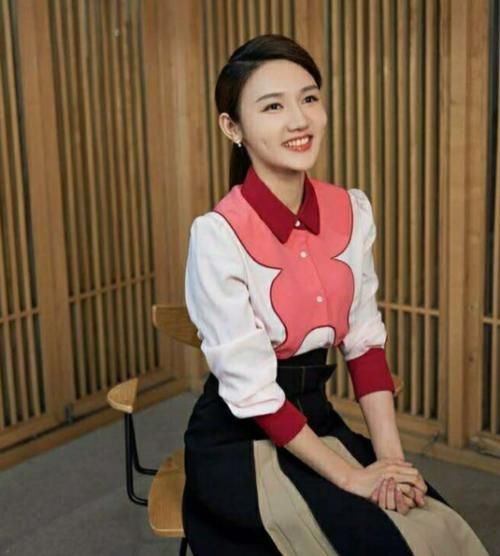 十年磨一剑，央视新生代主持人龙洋，凭什么接替董卿？