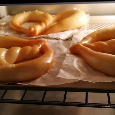 高颜值爱心碱水面包