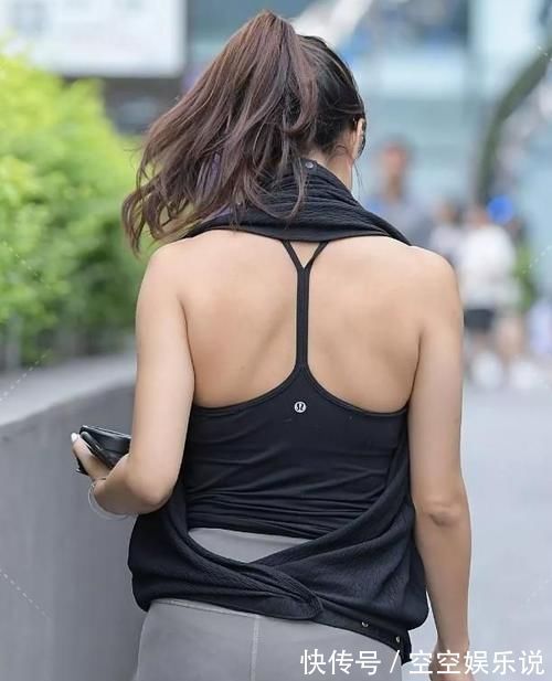活泼|打底裤展现活泼可人的形象，更加飘逸精致“充满”女人味