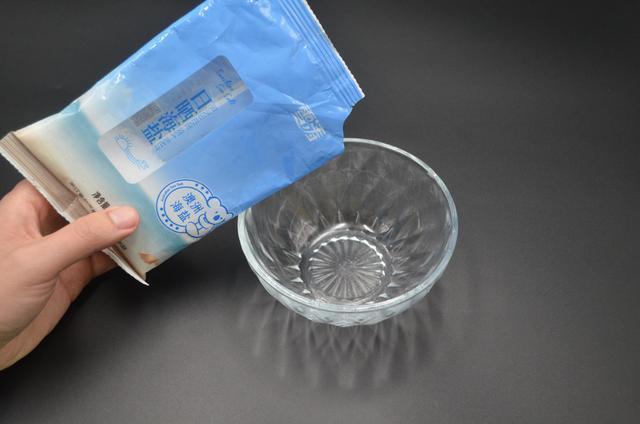 冰箱脏了不可用水擦，教你一个诀窍，冰箱污渍细菌全去除，真受用