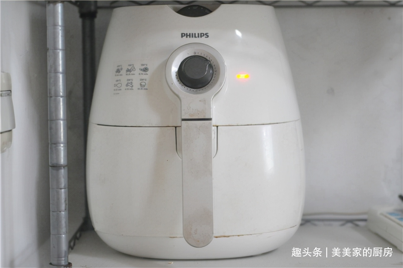 我家五花肉从不红烧，淋一勺酱油，不炒也不炖，一大盘不够吃！