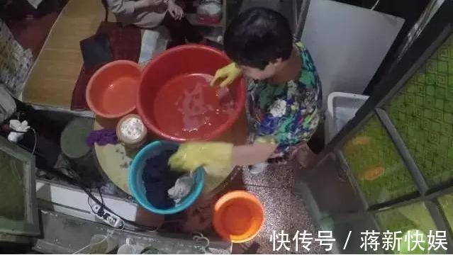 女婿|18㎡“棺材房”挤下2对夫妻，丈母女婿睡上下铺，一翻身床嘎吱响