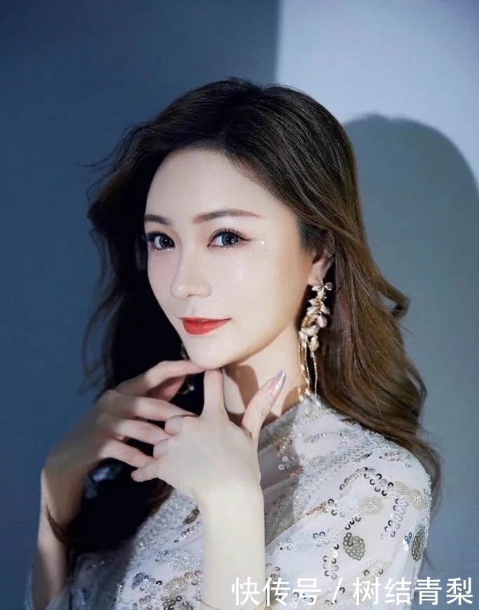 单曲|艺宝宝首登上MOMOTV献唱个人单曲,透露已完成陌陌年度盛典彩排