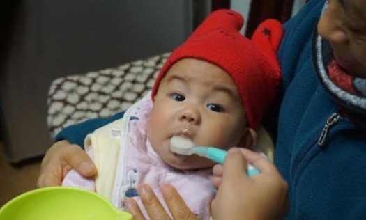 宝宝|宝宝1岁内,父母在这3方面勤快,对宝宝发育特不好得引起重视