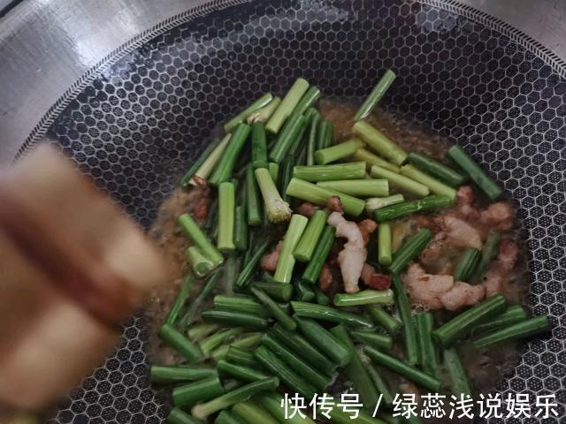 味道|家常菜“小炒蒜苔”:米饭的最佳搭档,这么做贼好吃