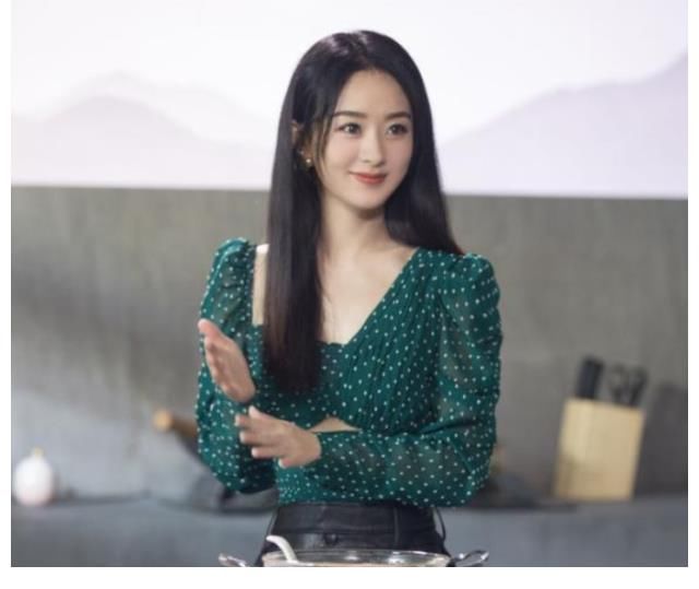 霸气|赵丽颖回归《中餐厅5》，穿8厘米高跟鞋太霸气，女王风范太霸气