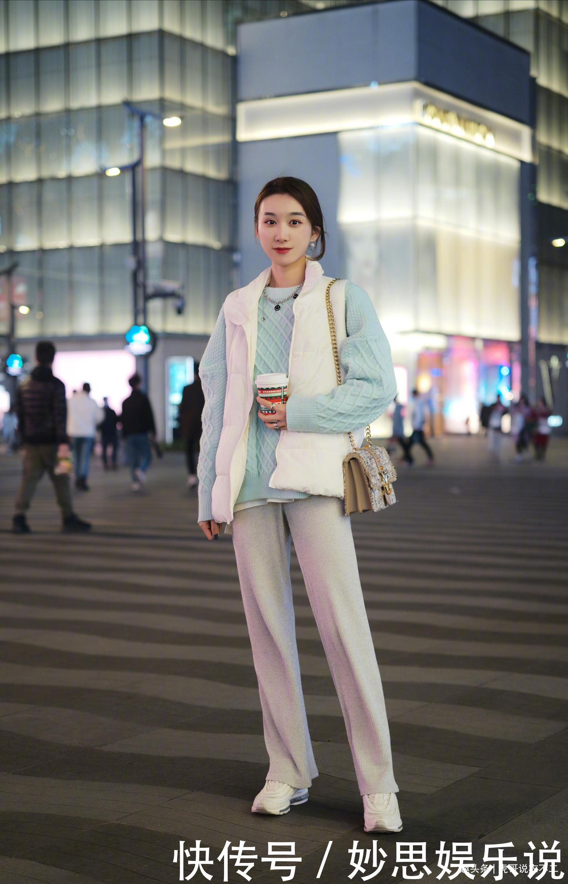 冬装怎么搭才好看又迷人看看街拍达人怎么穿，轻松变身时髦精