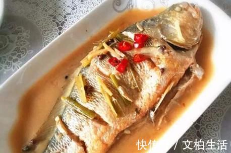 炖鱼去腥,别只会加醋,老渔民分享1个小技巧,鱼肉鲜嫩还不腥
