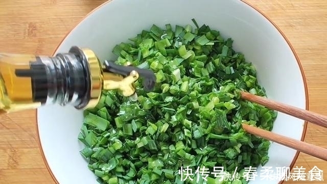 懒人春卷做法不和面,不揉面,15分钟做一锅,酥脆又鲜香