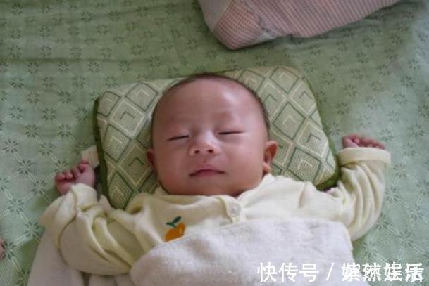 后脑勺|3个月内的小宝宝，睡姿会影响颜值，3种姿势要及时调整