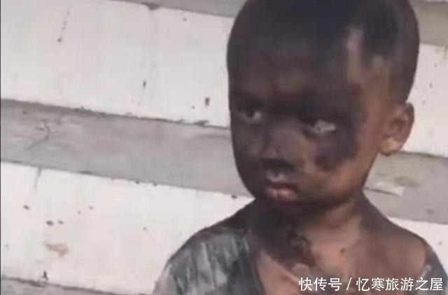 妈妈|幼儿园放学后,有2个孩子一直无人认领,亲妈瞅了十分钟都没认出