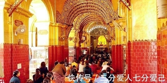 朝拜#世界上最“奢华”大佛,人们忍不住给它贴金,如今金箔已达16厘米