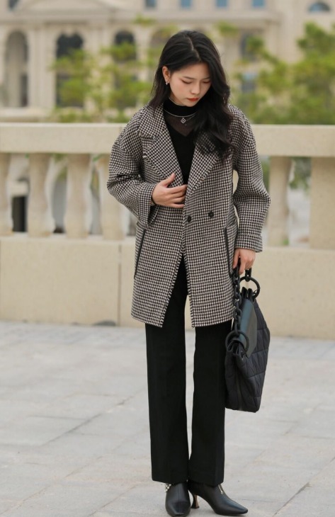 大长腿 格纹外套是今年冬季最飒单品,穿到明年也不过时,快来试试吧