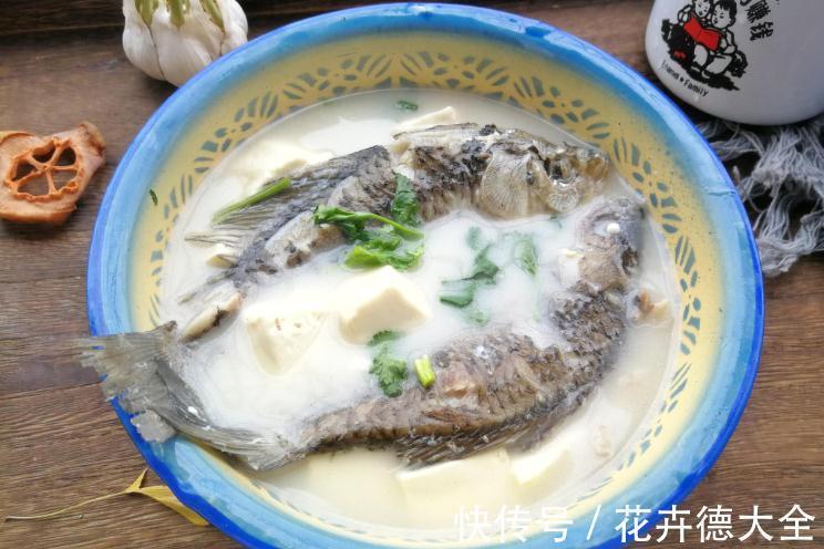 炖鱼汤腥味重？做好“三点”，鱼汤香喷喷，再也不担心有腥味