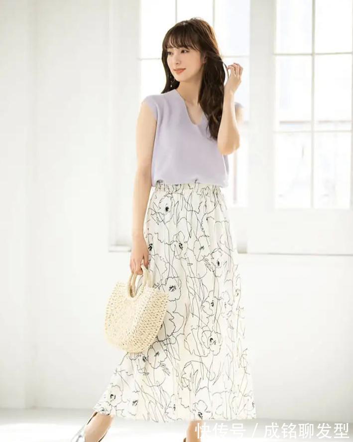 白色t恤|被这位日本小姐姐的穿搭美到,简约又时尚,跟着搭配你也美哒哒