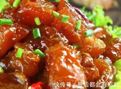 颜色鲜红，清淡爽口，百姓家常菜，喜欢吃肉妈妈的可以尝试一下！