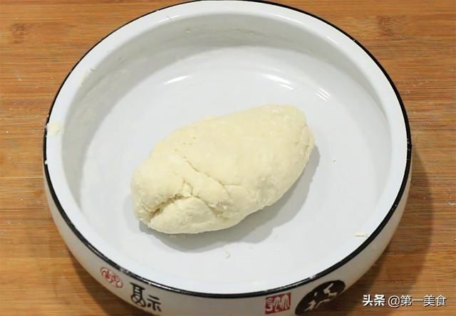 薄薄一层皮，满满的都是馅，这样做的菜盒子，一口咬下去超满足