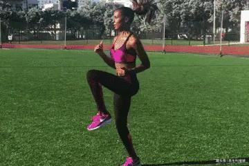 豹纹裙|180斤大码模特,身材饱满厚实,声称每天能做200个深蹲