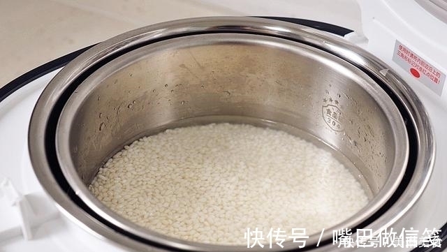 糯米糕|一杯糯米一碗红豆,蒸熟加搅拌,即成又香又软的糯米糕,再不用买
