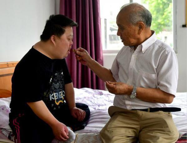 女演员&“智障天才”舟舟风光不在,所谓的天才,不过是一个天大的谎言