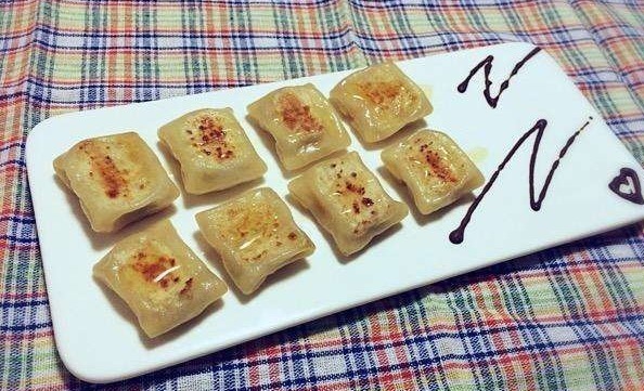 美味|剩下的饺子皮这样处理后,实在美味,好吃到你不想再包饺子