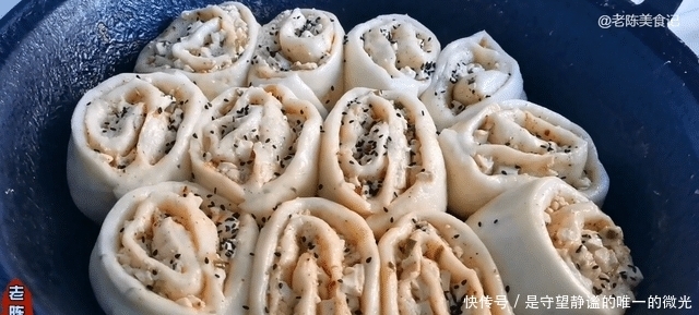 老陈美食:发面配豆腐做花卷,松软简单美味,老少皆宜