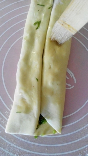 葱花饼好吃的做法,不用发面,开水一烫,层层酥脆,想做失败都难
