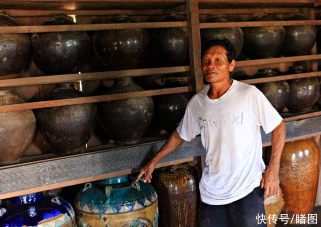  当地媒体|老人有数百件古老瓷器多少钱都不卖，称父母留的要传给下一代