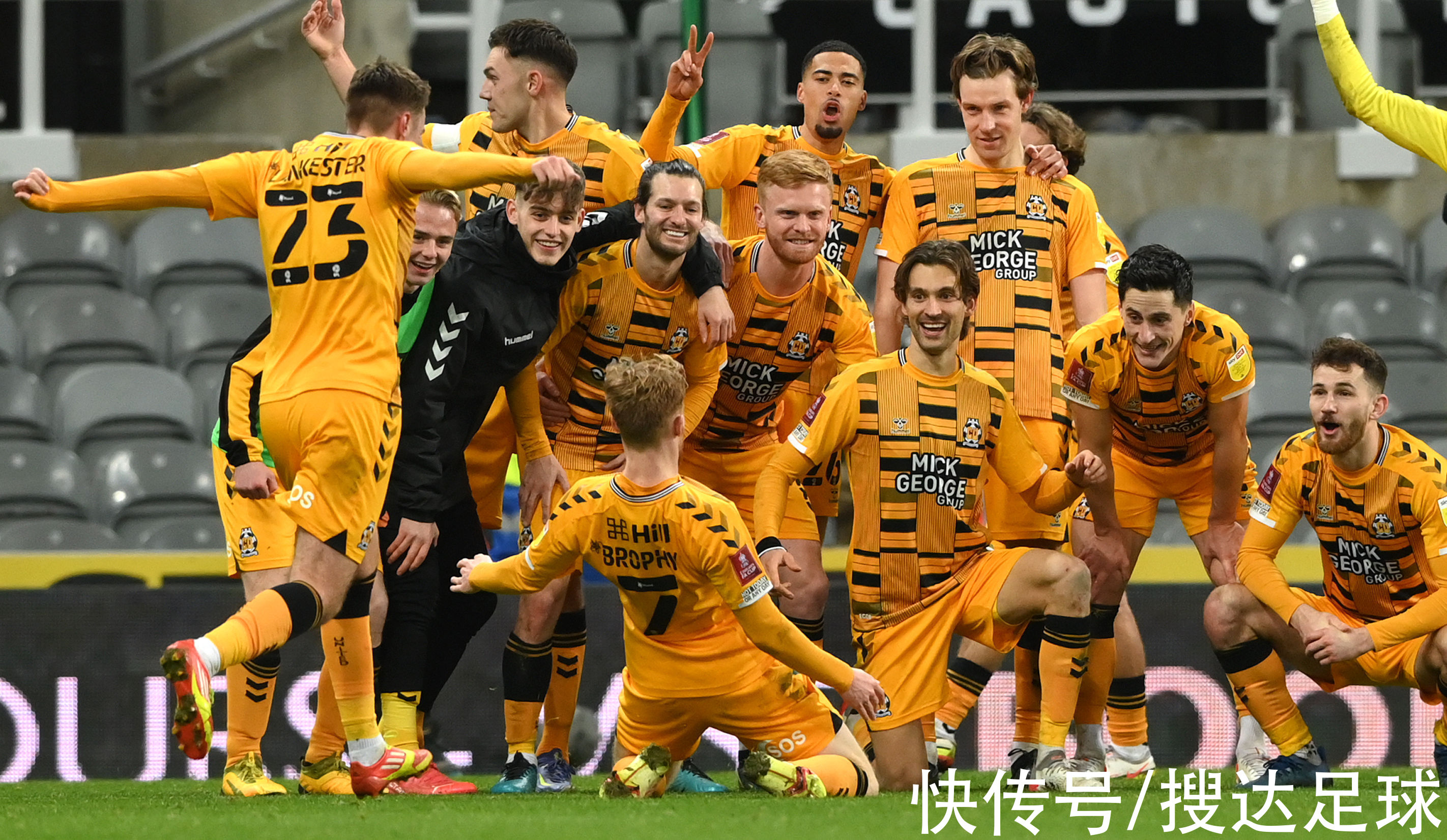 英超|伟大的1-0！第三级别鱼腩狂欢如夺冠：苦等68年，淘汰英超垫底队