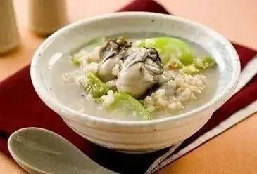 眼皮|一觉醒来眼皮肿了,是身体哪个地方出了问题?