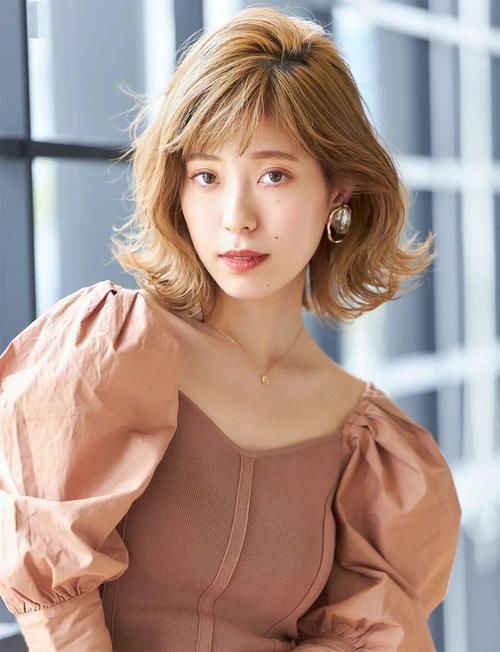 奶茶米棕or鲜艳橙红，给春天点颜色看看