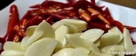 七十岁奶奶说到，腌萝卜这两步很重要，香辣脆爽、储存时间长