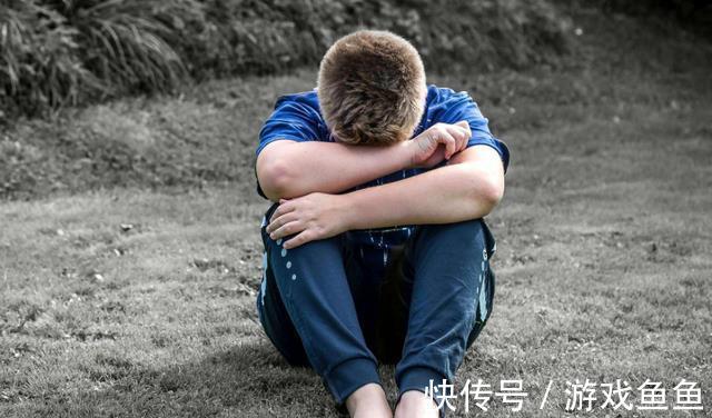 这句话|少年举刀伤人,只因受欺负后爸爸说的这句话,很多家庭也爱这么说