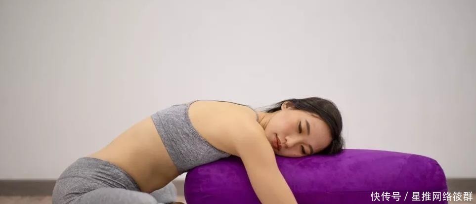 膝盖|瑜伽初学者要开髋，这个阴瑜伽动作特别有效！