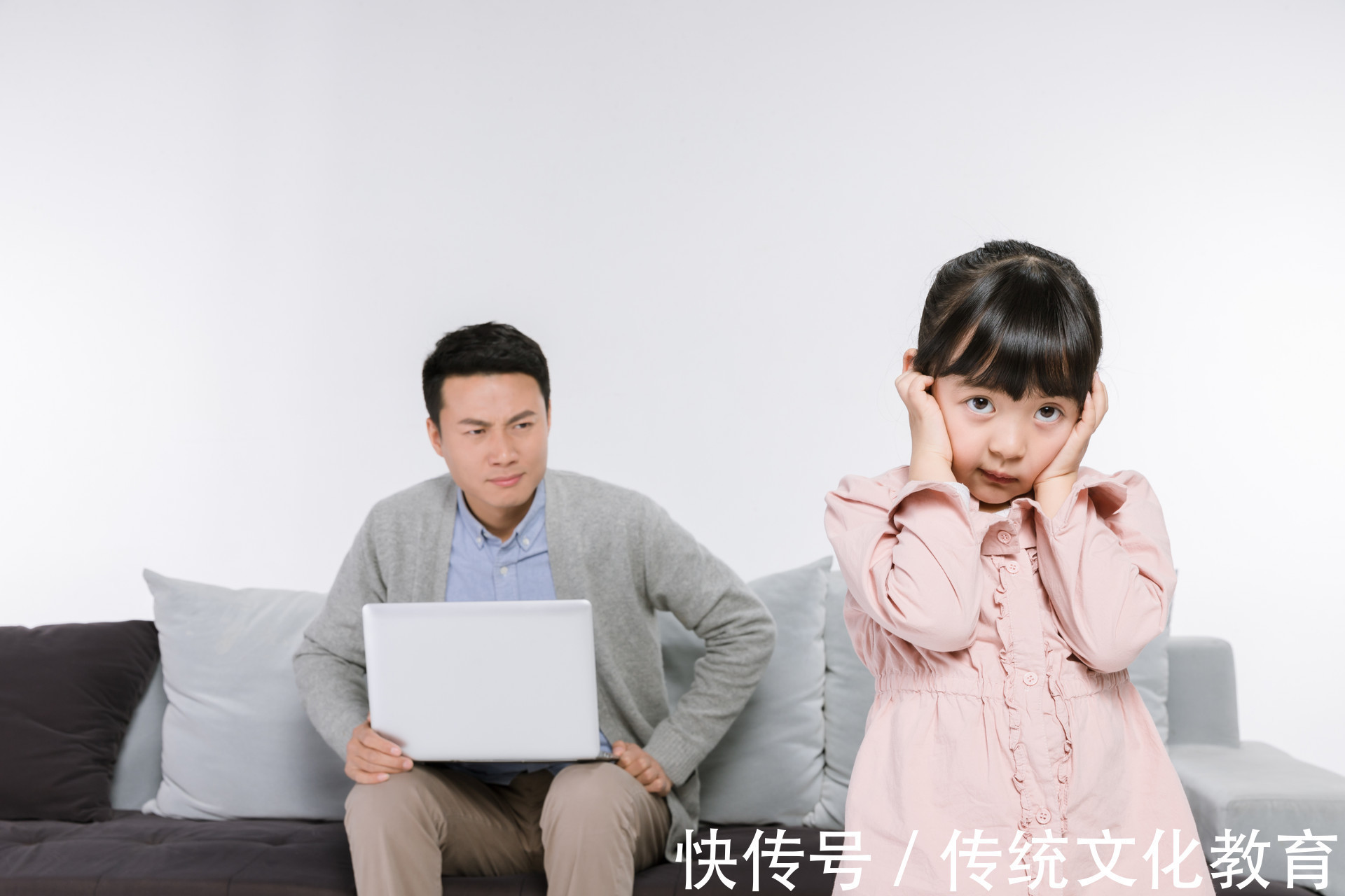 父母|当孩子发脾气时,不用打不用骂,做好三点才是正确的教育方法