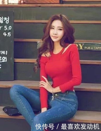 牛仔裤|小姐姐穿牛仔裤,展现身材曲线,彰显简约时尚的气质