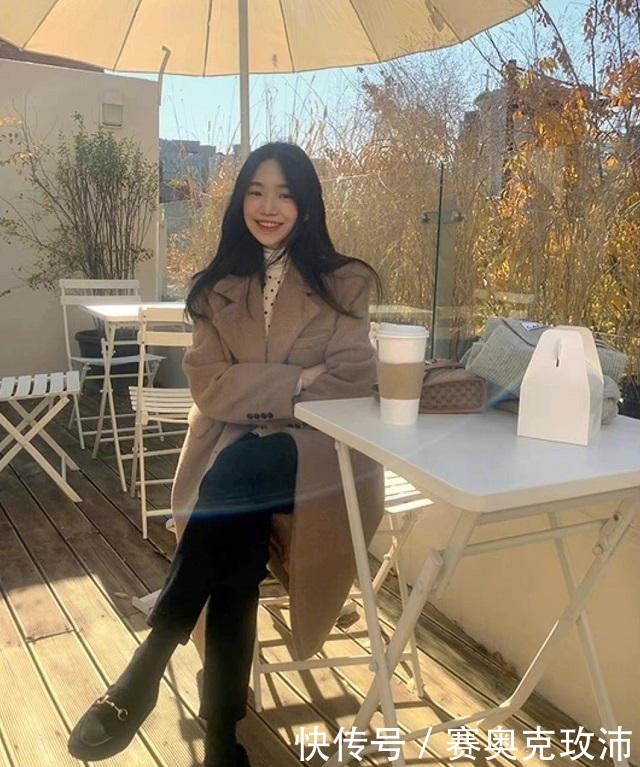 大衣搭配|美不美,看穿搭,讲究的女人秋冬都这样来穿,光靠气质就稳赢