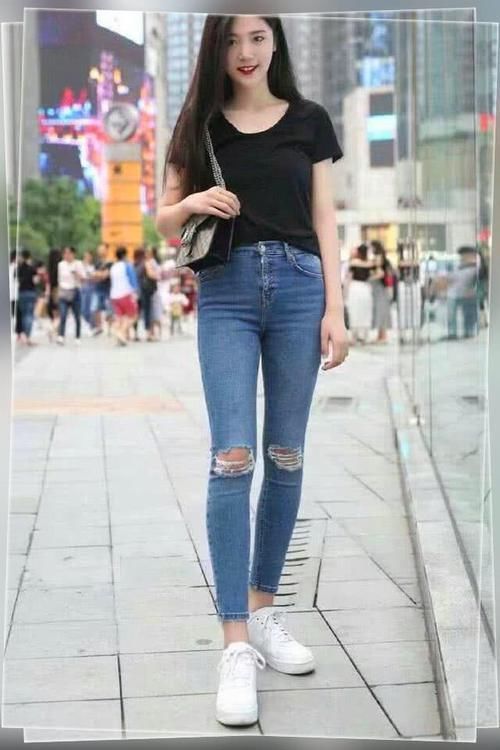时尚 牛仔裤看起来魅力十足,穿出不一样的青春活力,尽显性感身材