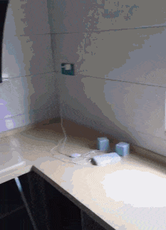 |搞笑GIF:来人啊有人要打我,没有三万我是起不来了!