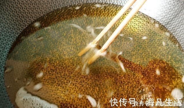 一口酥,做法简单无难度,外酥里软一口一个,越吃越香,太解馋了