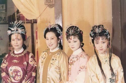 黛玉$为什么林黛玉是林姑娘,而薛宝钗却是宝姑娘呢曹雪芹有何深意