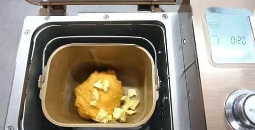 用苹果当馅做的美食，我和孩子尝一口后抢着吃，天天吃也不够