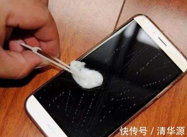 过期的花露水直接扔掉？教你花露水的4种生活妙用，效果值得尝试